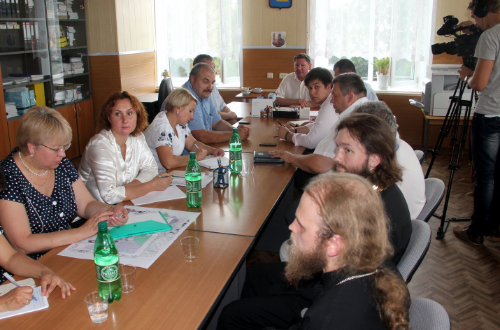 At a meeting with Vladimir Barsukov, head of the Lukhovitsky municipal district
