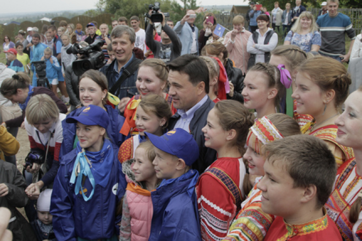 Moscow Region Governor Andrei Vorobyov with festival participants