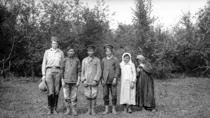 Ethel John Lindgren with her guides. Photo: Oscar Mamen, August 27, 1931. MAA Cambridge UN 40453 LIN 