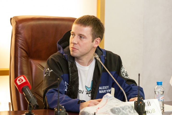  Alexey Martynov, radioman of the expedition