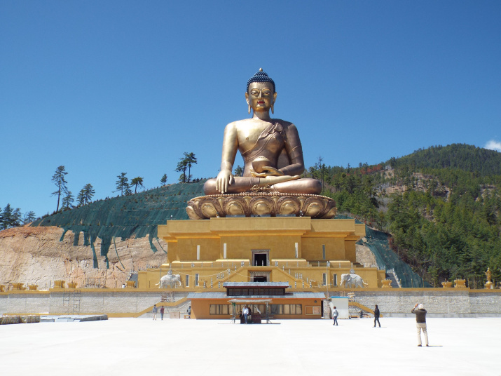 Статуя Будды высотой в 51 метр