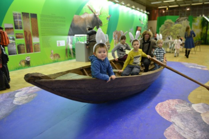 «The hares» in the Grandfather Mazay`s boat. The stand dedicated to the project of the Kostroma department of the Russian Geographical Society «The Riddles of the Vezhi island»