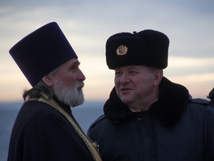 The priest of the oceanographic campaign – Holy father Oleg (Artemov) and the captain of the oceanographic research vessel «Admiral Vladimirsky» Alexander Pyshkin   