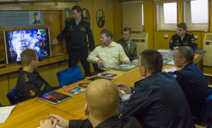 The Deputy Commander of the campaign for the work with the personnel, the Captain of the 1st Rank S.Polyakov gets the participants of the campaign acquainted with the work of electronic information science and educational center «The Russian Navy»