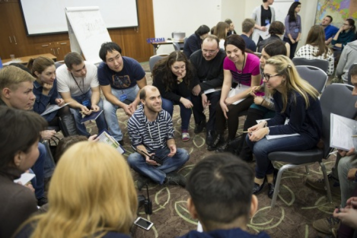 The instructing the participants of the Youth meeting of the Russian Geographical Society