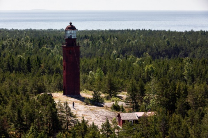 The President of the Russian Geographical Society Sergey Shoygu is inspecting the lighthouse on the Big Tyuters Island. Photo by Vadim Grishankin