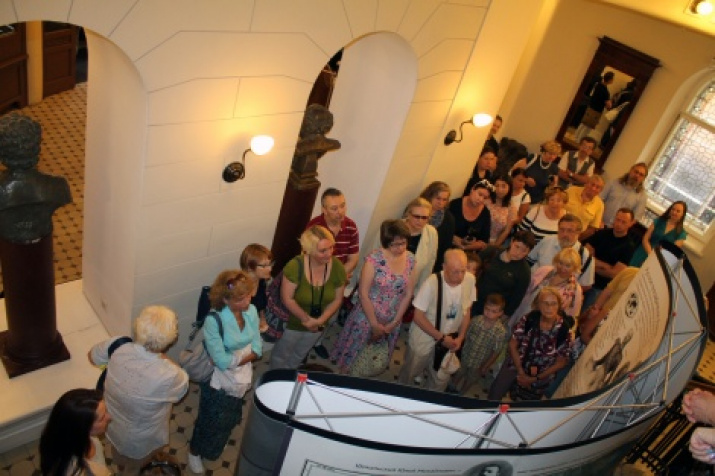 The beginning of the sightseeing tour in the lobby of the RGS Headquarters in St. Petersburg. Photo by Tatyana Nikolaeva