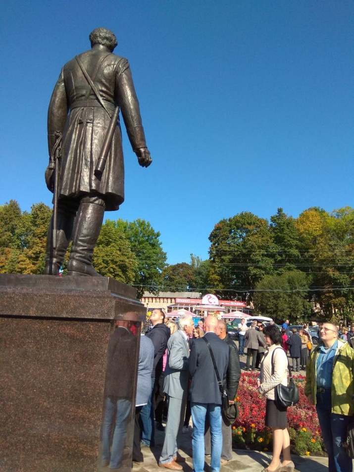 Памятник Н.М.Пржевальскому