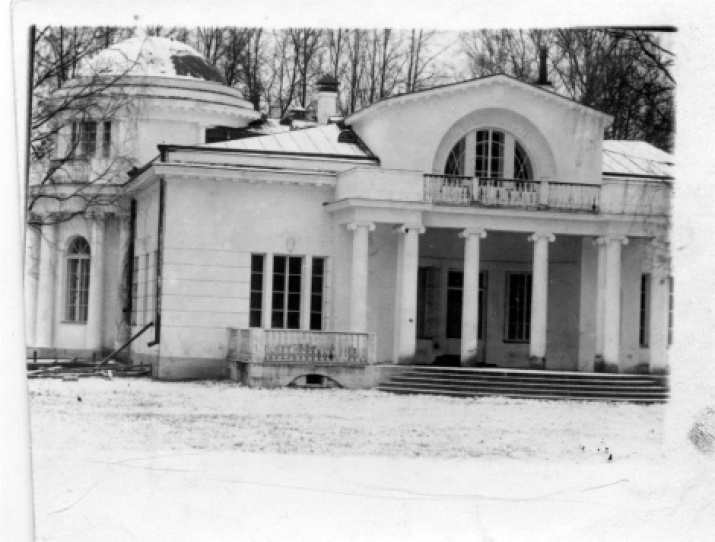 Manor of the Musyn-Pushkin family in the village Borisogleb. Photo courtesy of expedition members