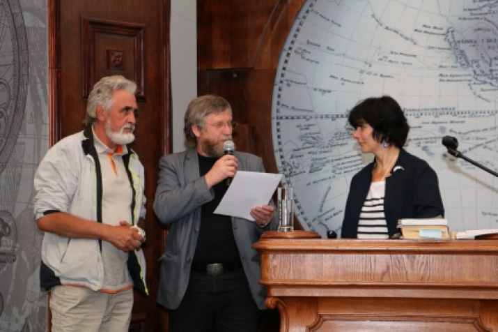 Victor Boyarsky is giving an expedition task to captain of the vessel Boris Khryashchev and supervisor Maria Gavrilo. Photo by: Tatiana Nikolaeva