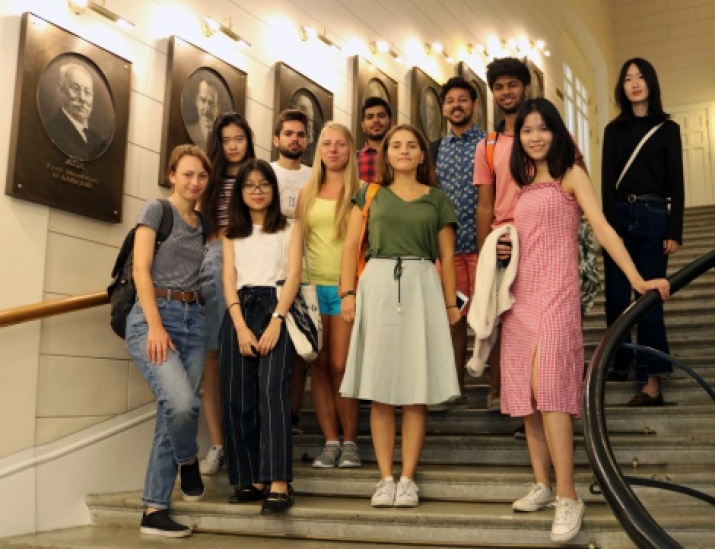 Volunteers of the project "EcoFuture" on a tour at the headquarters of the Society. Photo by: Tatiana Nikolaeva 