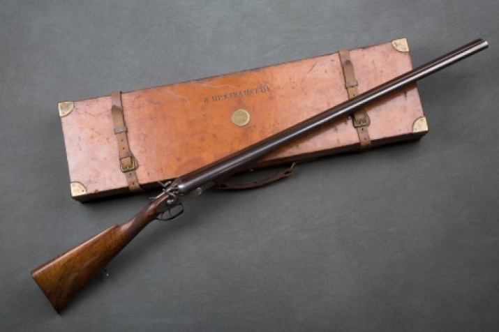 Double-barreled rifle «Perde» with a case from tlhe personal fund of Nikolay Przhevalsky. Photo by: Andrey Strelnikov