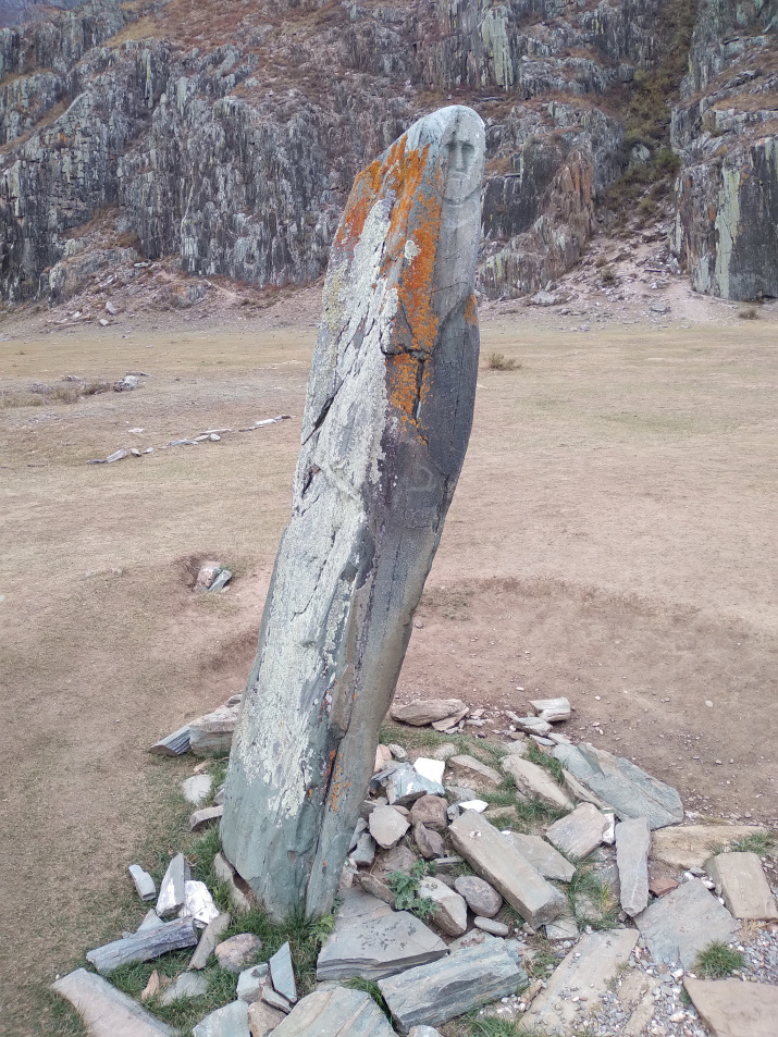 Чуйский оленный камень с изображением скифского воина