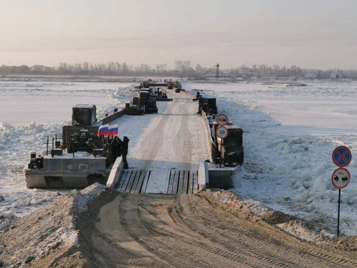 Понтонный мост через Амур (фото с сайта Министерства экономического развития и внешних связей Амурской области)