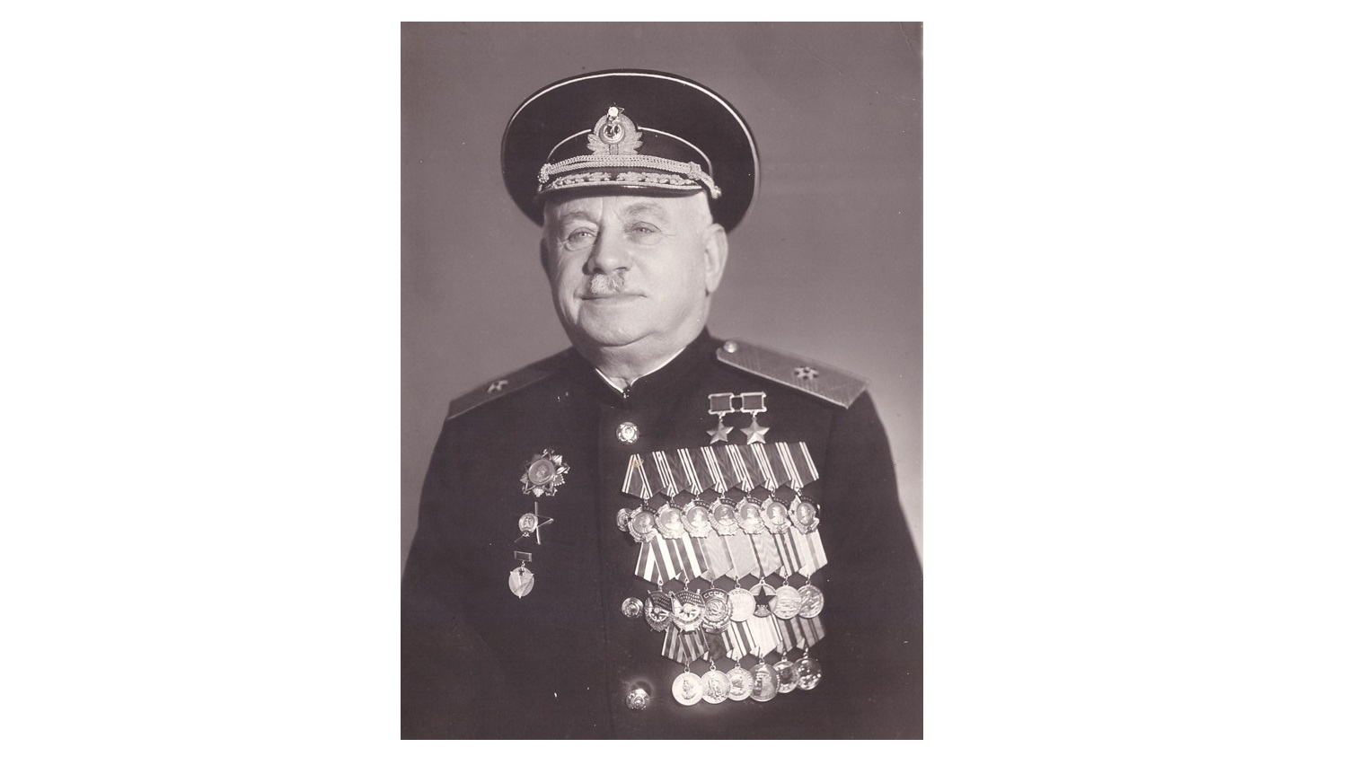 Дмитриевич папанин. Папанин и Миронов. Сергей Иванович Попанин. Владелец Папанин. 2 Герой советского Союза, контр - Адмирал и.а Папанин.