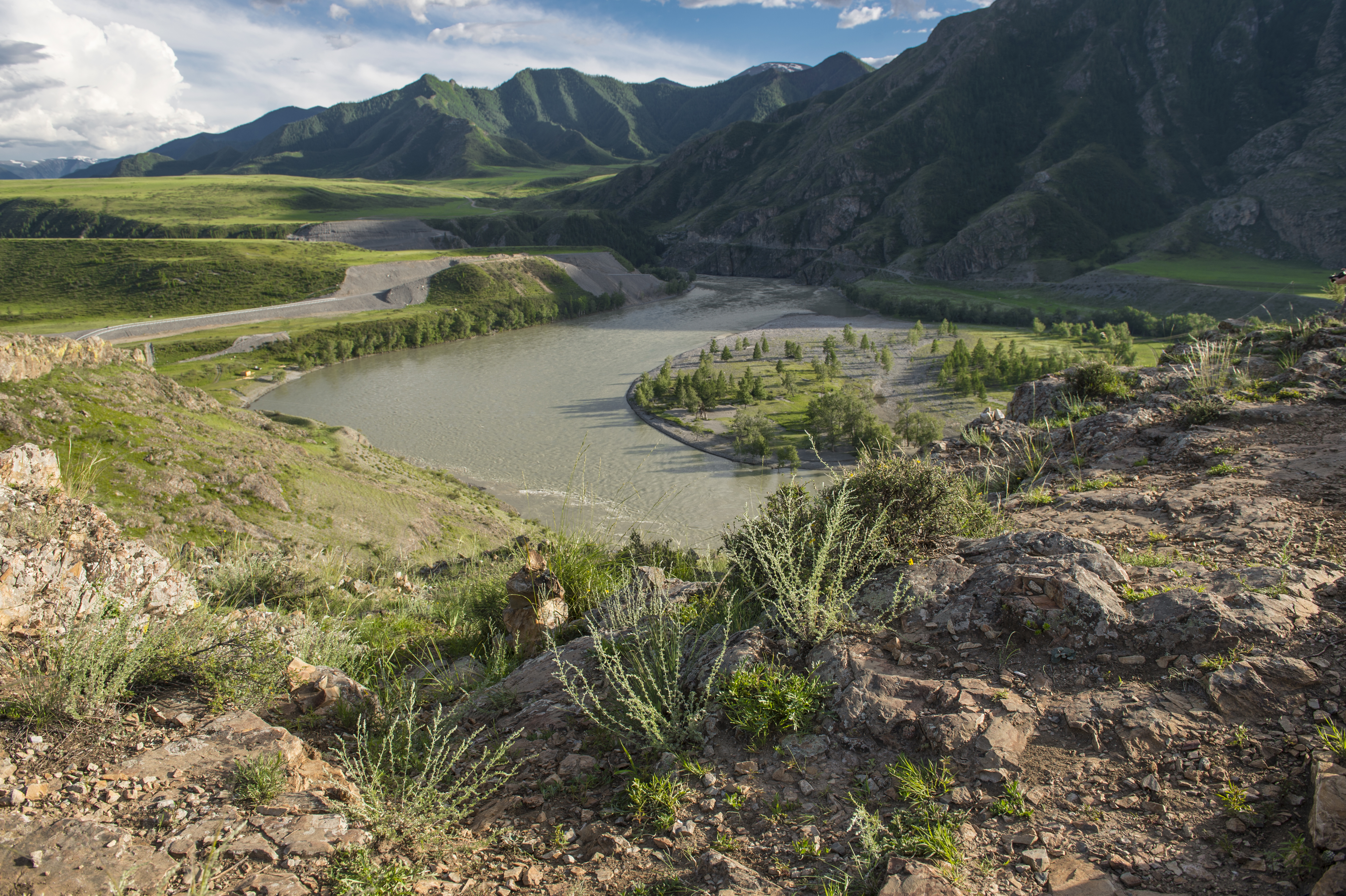 Гарик сукачев фильм про алтай. Путешествие гарика сукачева по чуйскому тракту. Путешествие гарика сукачева по чуйскому тракту. Гарик сукачев песня белые дороги. Гарик сукачев на мотоцикле.