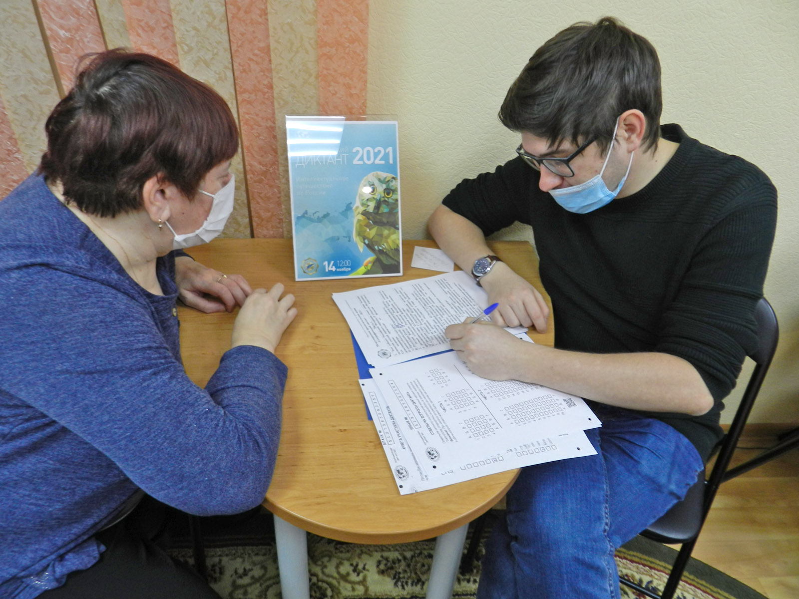 Любопытную картину наблюдают ежедневно жители одного микрорайона таллина диктант