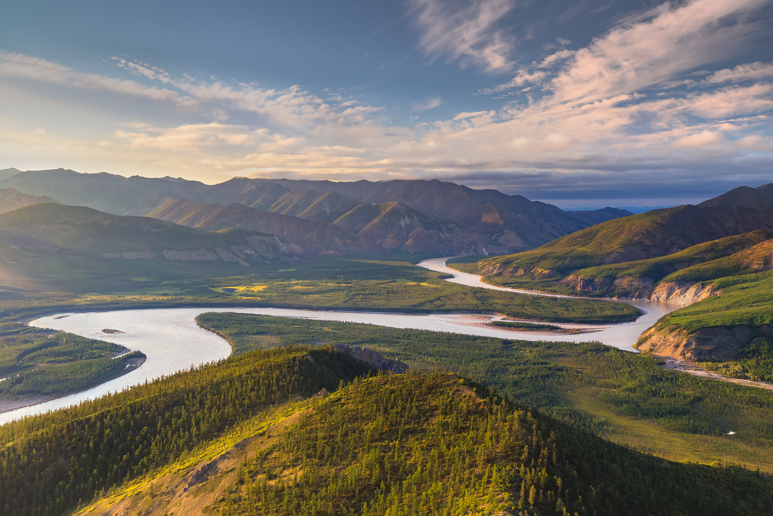 Реки и озера восточной сибири. Река Индигирка Якутия. Река Колыма Якутия. Северо Восточная Сибирь река Индигирка.