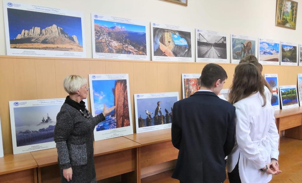 В рисунках художника отражена вся история северного края отмечали посетители выставки