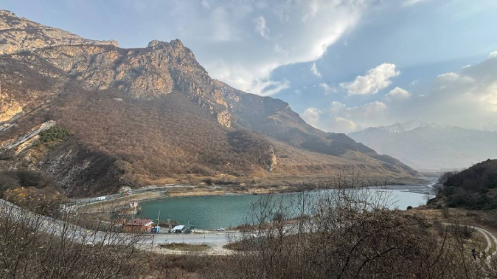 ВИд на водохранилище Гизельдонской ГЭС. Фото Федора Шульева, 2025г.