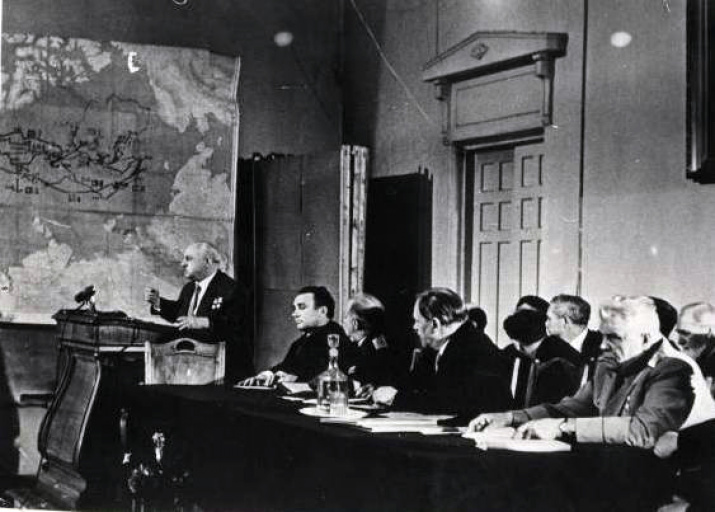 Papanin at a meeting of the Geographical Society of the USSR