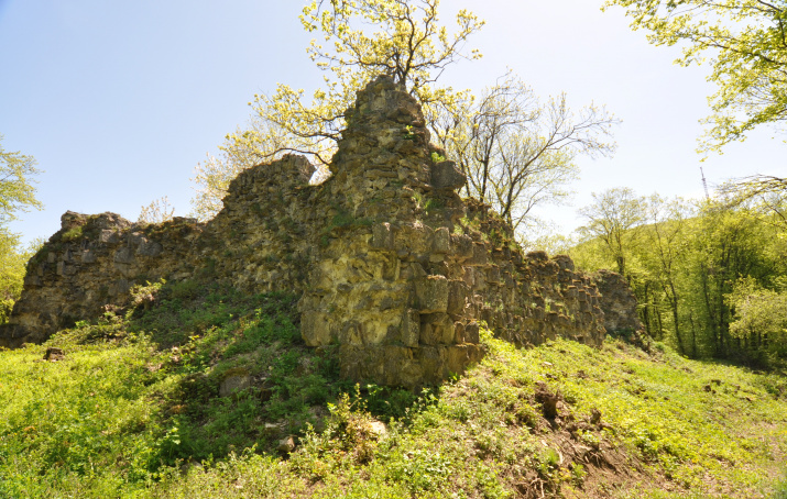 Развалины защитных сооружений Дербентской стены
