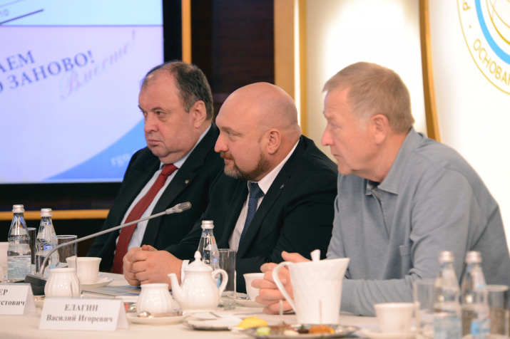 Дмитрий Шиллер (в центре) на пресс-конференции, посвящённой II Фестивалю РГО. Фото: Николай Разуваев