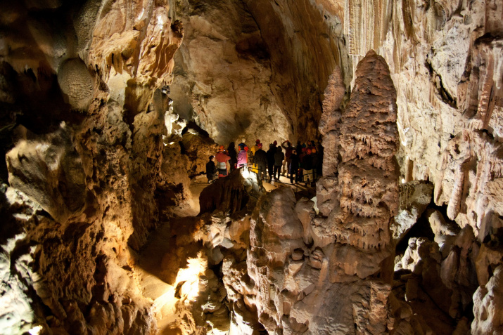 Экскурсия по пещере Скельской для участников экологической акции (фото Токарева С.В.)