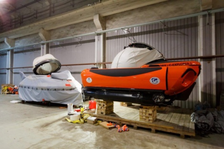 The manned submersibles of the Russian Geographical Society are being prepared for loading. Photo is provided by the Undersea Research Center of the Russian Geographical Society