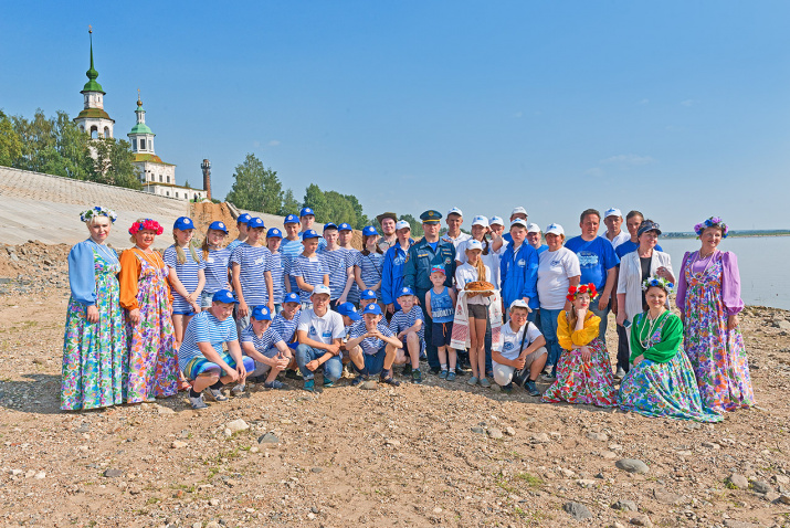 Участники экспедиции на берегу Сухоны. Фото предоставлено клубом \"Корабелы Прионежья\"
