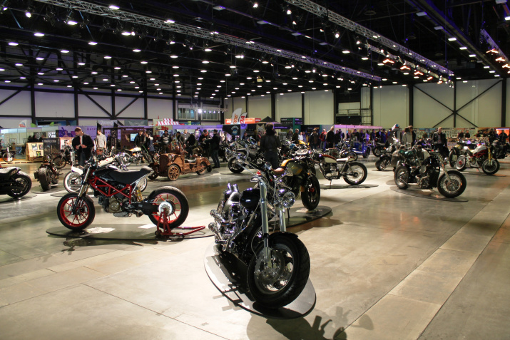 Выставка мототехники, собранной вручную на мотосалоне IMIS-2017. Фото: Татьяна Николаева