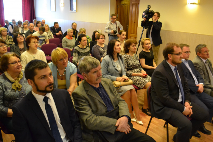 Многочисленные участники презентации: руководство и сотрудники мурманских предприятия российского геологического холдинга "Росгеология", представители Мурманского областного отделния РГО, МАГУ и др., фото: Дмитрий Гладышев (МОО РГО)