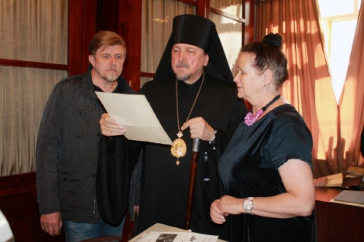 Bishop of Severomorsk and Umba Mitrofan (Badanin) in the Scientific Archive of the RGS. Photo by Tatyana Nikolaeva