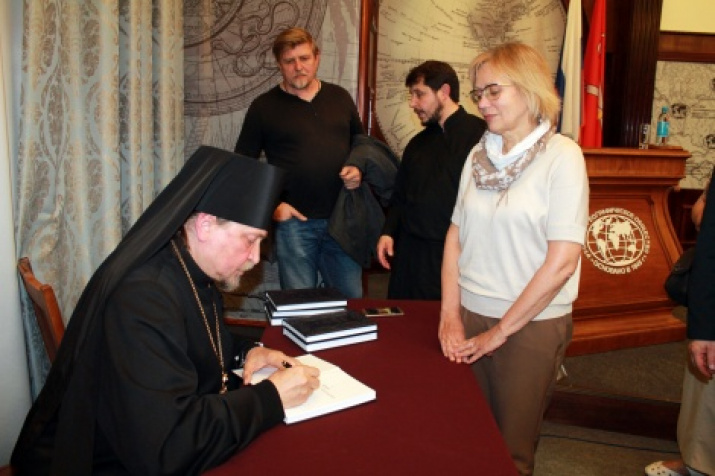 Head of the RGS Headquarters in St. Petersburg Viktor Senichkin at the presentation of the publication. Photo by Tatyana Nikolaeva