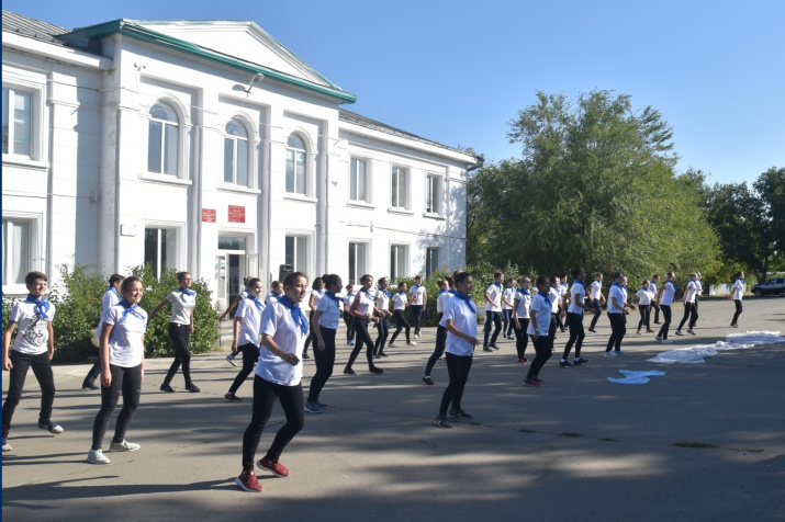 Флэш-моб от учащихся Первомайской СОШ