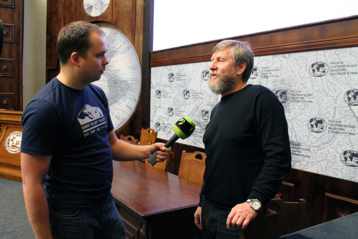 Виктор Боярский дает интервью "Первому арктическому каналу". Фото:Татьяна Николаева