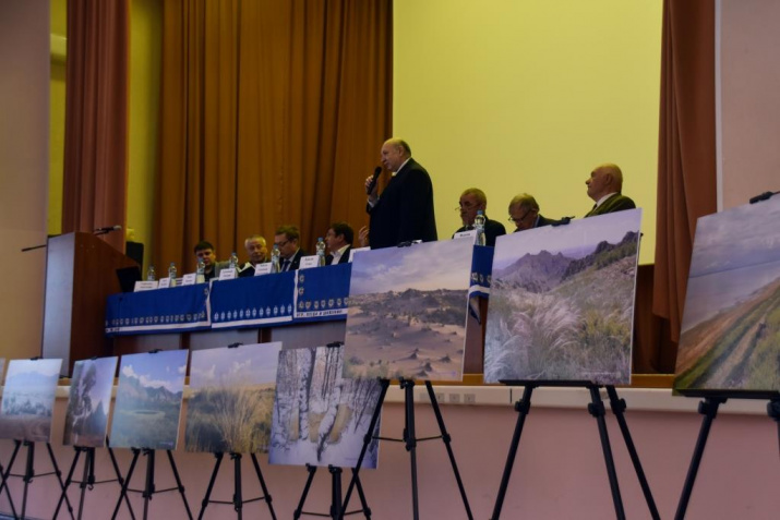 «Картины Природы степной Евразии» украсили пленарное заседание XIII Международной ландшафтной конференции