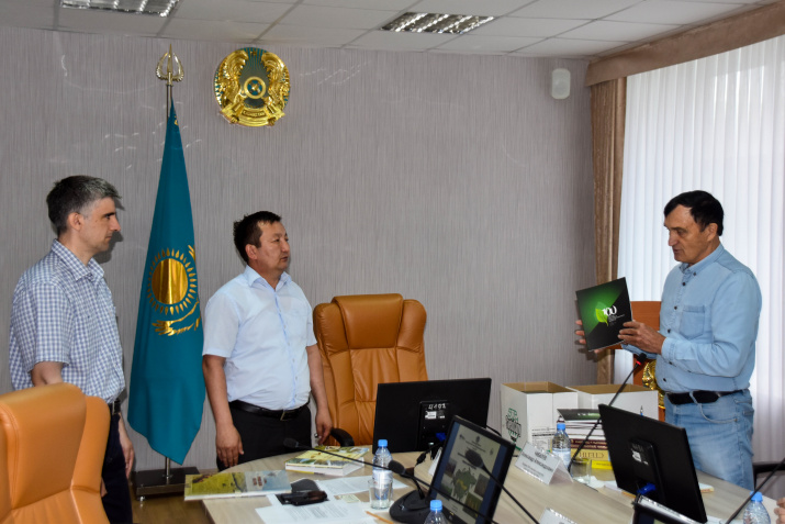 Северо-Казахстанскому государственному университету им. М. Козыбаева была передана «Библиотека географа»