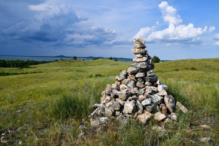 Каменный гурий на острове Казачий