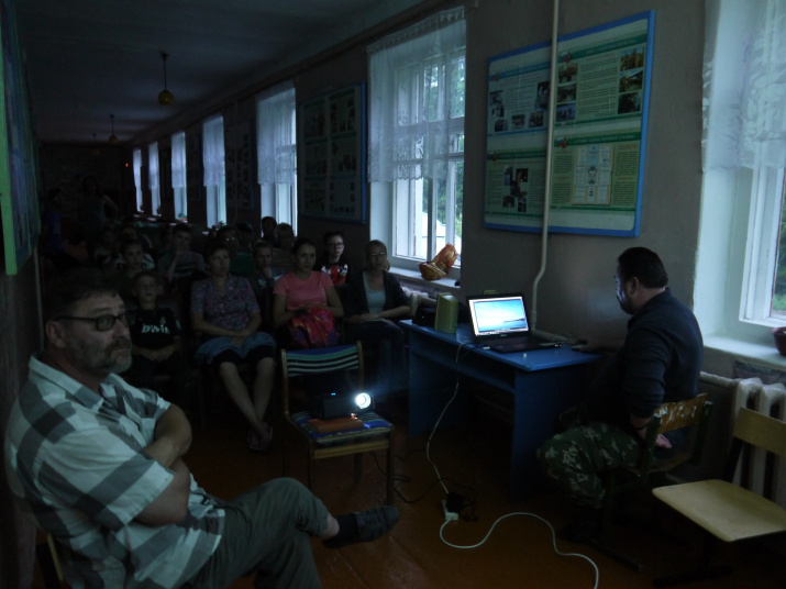 Наш импровизированный конференц-зал. Встреча с писателями (Фото А.Карандеев).