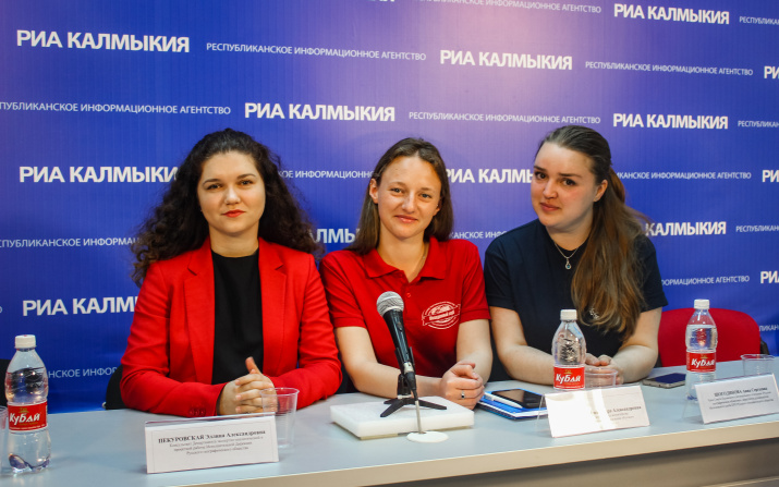 На пресс-конференции в редакции РИА Калмыкия (Фото: Юлия Гранько)