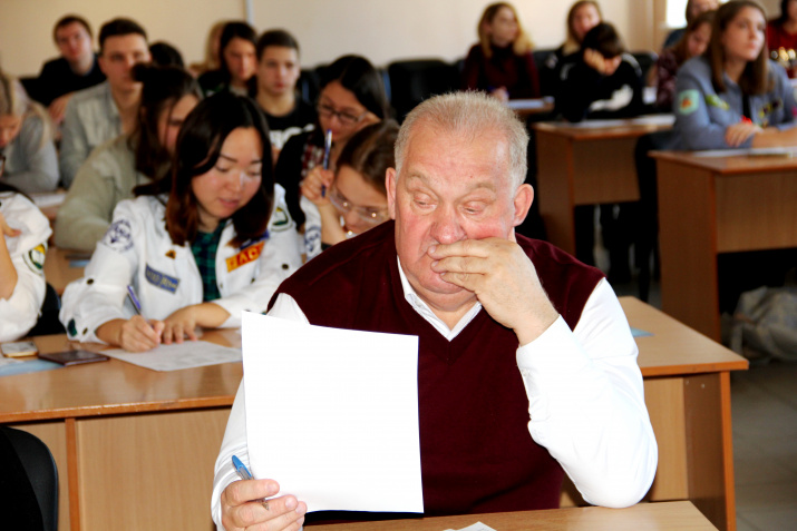Студенты и преподаватели ОГПУ на познавательной акции. Фото: Владимира Беребина
