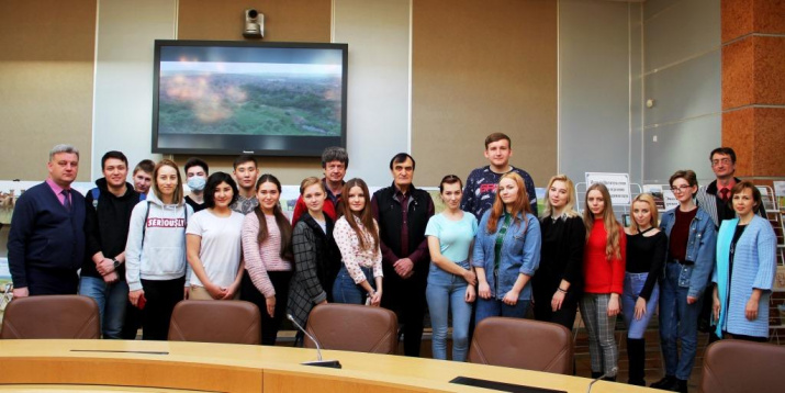 Участники выставки – студенты ОГПУ