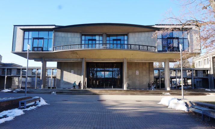 Университет Фрибурга (центральный вход)
