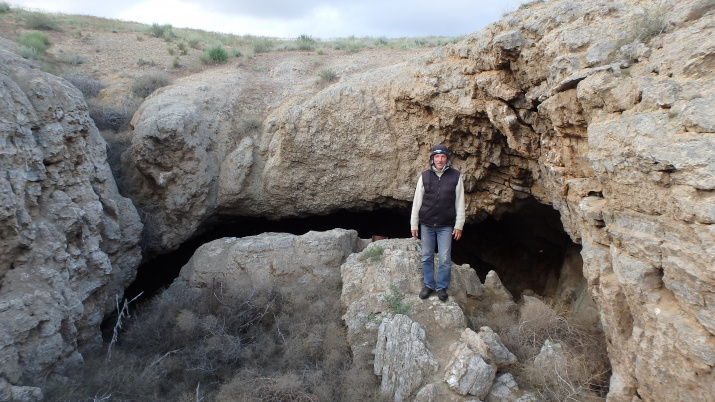 вход в пещеру Кененбай