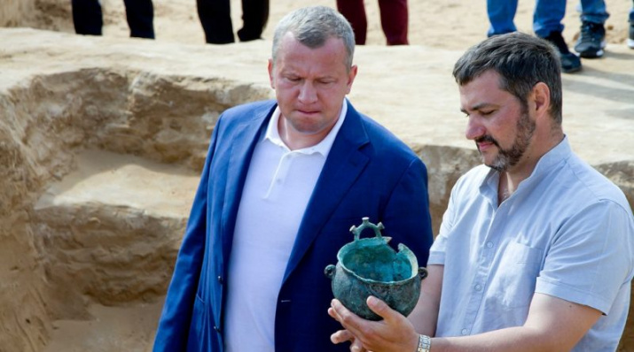 Раскопки посетил врио астраханского губернатора Сергей Морозов 