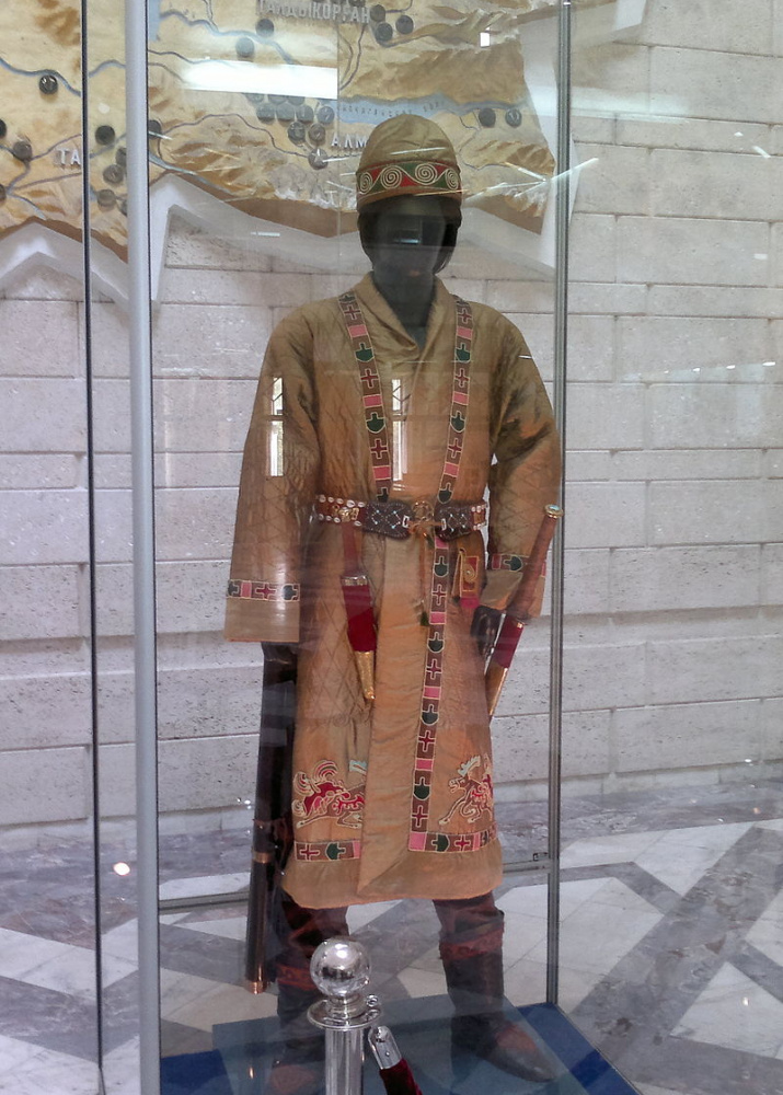 Одежда и вооружение знатного воина-хунну (сюнну). II в. до. н. э. — I в. н. э. Фото wikipedia.org