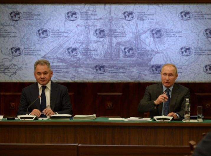 RGS President Sergey Shoigu and Chairman of the RGS Board of Trustees Vladimir Putin. Photo: Alexey Mikhailov