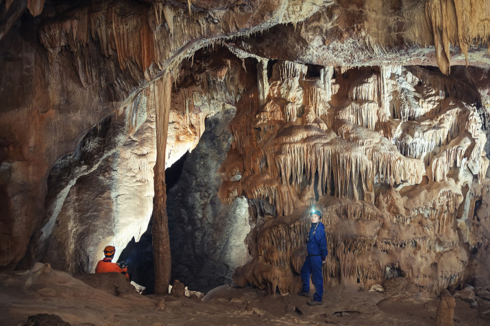 Пещера Юбилейная в Крыму на плато Караби-Яйла. Фото: Евгений Зорин