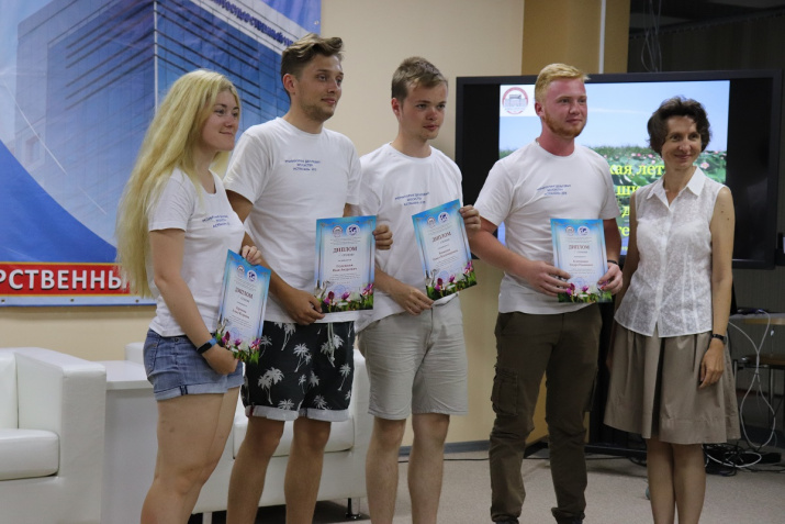 Вручение дипломов Вручение дипломов